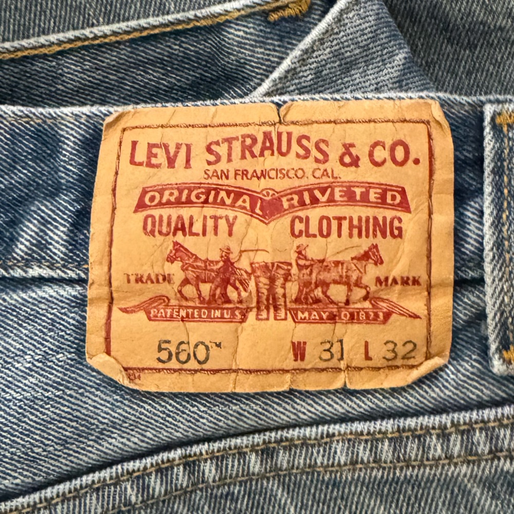 Vintage LEVI’S 560 31x32 Comfort Fit Tapered Leg Jeans